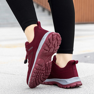 Spring 2023 New Old Mom and Dad Walking Shoes Flying Weaving Sports Old People Foot Soft Sole Shoes Casual Shoes