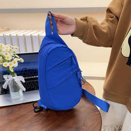 韩版休闲胸包2025新款多层大容量男女日常通勤外出百搭单肩斜跨包