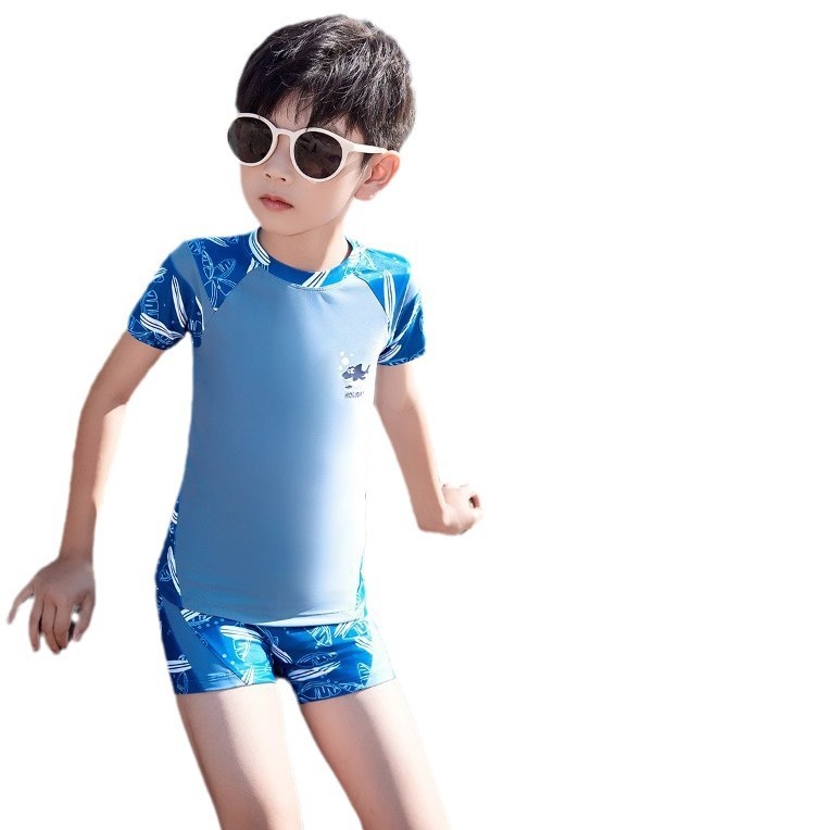 子供の水着の男の子の分体の新型の中で大きい子供の専門の水泳の訓練の装備の日焼け止めの水泳の温泉のスーツの冬|undefined