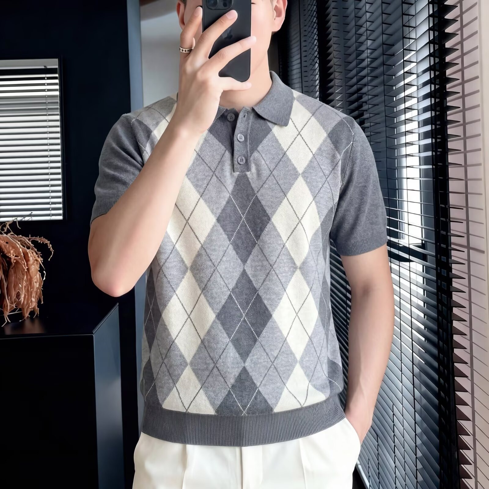 Diamond-patterned color-blocked polo collar knit sweater, short-sleeved, skin-friendly, suitable for spring and autumn, perfect as an inner layer or layer with a turn-down collar T-shirt.