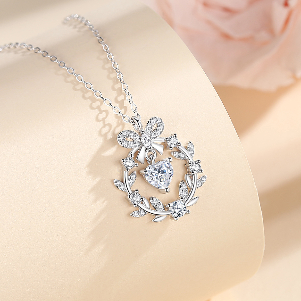 S925 plata de ley collar de corona de mariposa de lujo ligero flor femenina diseño de alta calidad cadena de clavícula joyería San Valentín