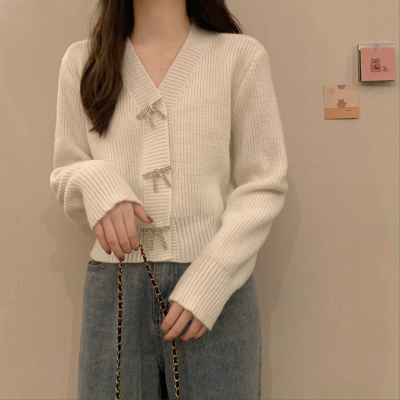 Autumn design short cardigan with bow