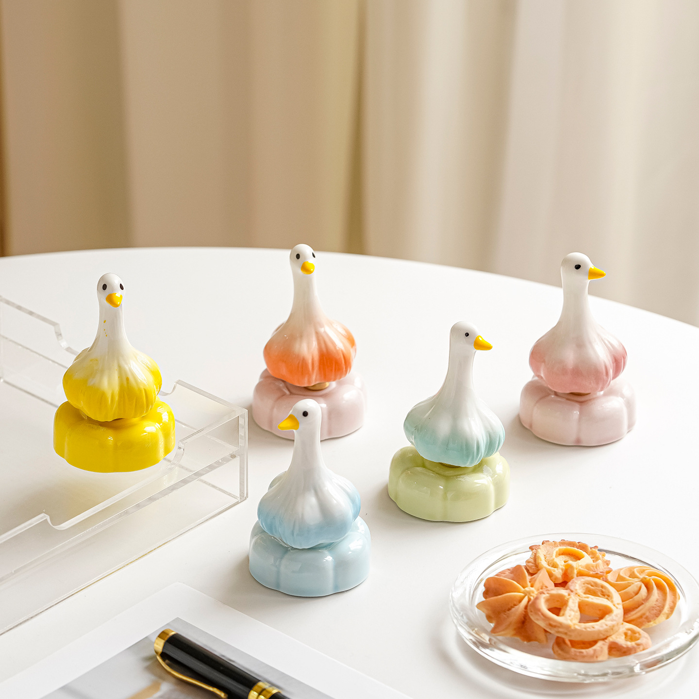 Jingdezhen Ceramic Garlic and Duck Rotating Ornaments for Desktop, Office, Car, and Tourist Attractions