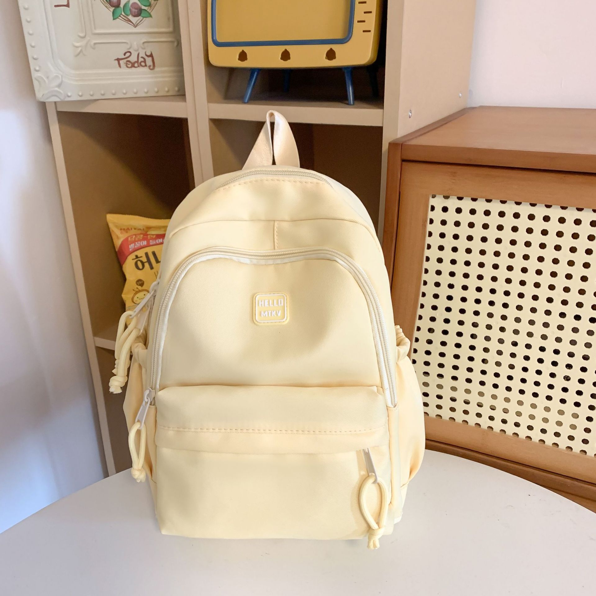 La nueva mochila simple y versátil de gran capacidad Mori es una mochila de estilo universitario pequeña y fresca, bolsa de computadora de viaje