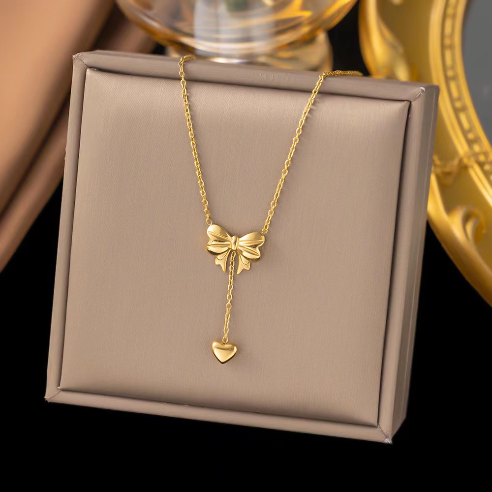 Wholesale Vintage Style Butterfly Titanium Steel Plating 18k Gold Plated Pendant Necklace display picture 2