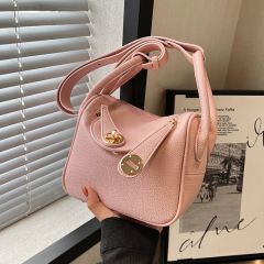 The trendy niche handbags of 2023, women's summer versatile crossbody bags, tote bucket bags