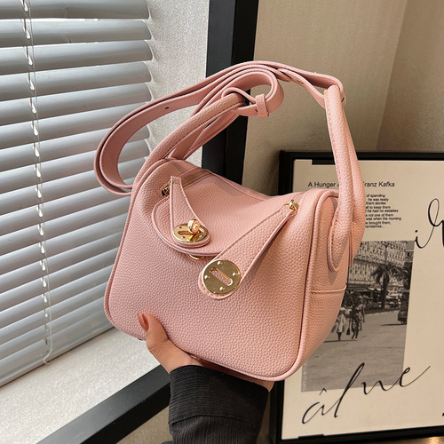 The trendy niche handbags of , women's summer versatile crossbody bags, tote bucket bags