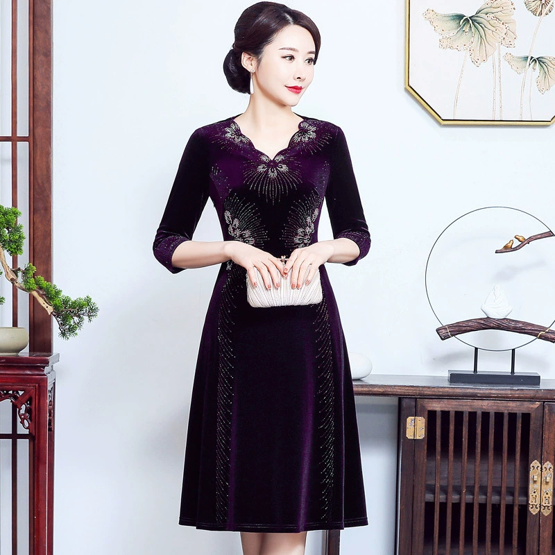 Вау, сплошное платье с золотым бархатом, теплым корейским V-образным вырезом с толстым верхом с длинными рукавами