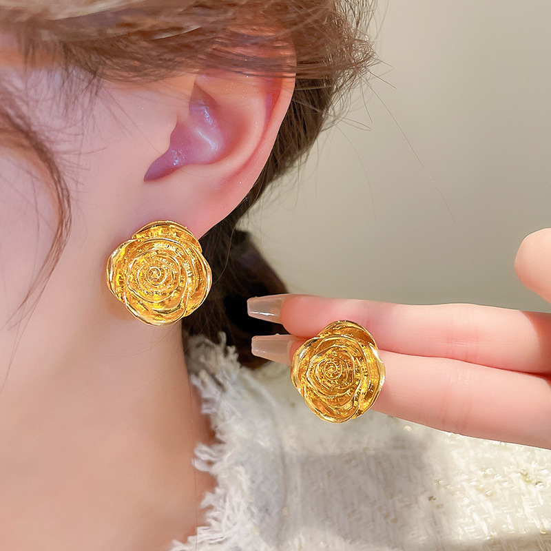 Retro Flower Alloy Plating Inlay Artificial Pearls Women's Ear Studs display picture 5