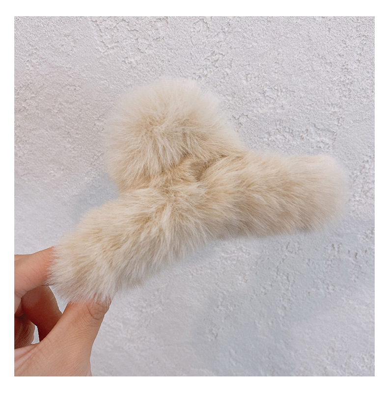 Daily Occasion Plush Material Fashion Women'S Solid Color Fish Shark Plush Hair Clip Hair Claws
