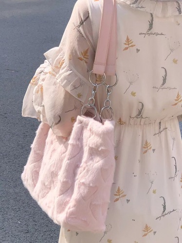 Japanese and Korean Ins Autumn and Winter Plush Bags for Women, Large Capacity Fashion Commuter Shoulder Bags, Fluffy Bags, Casual Tote Bags