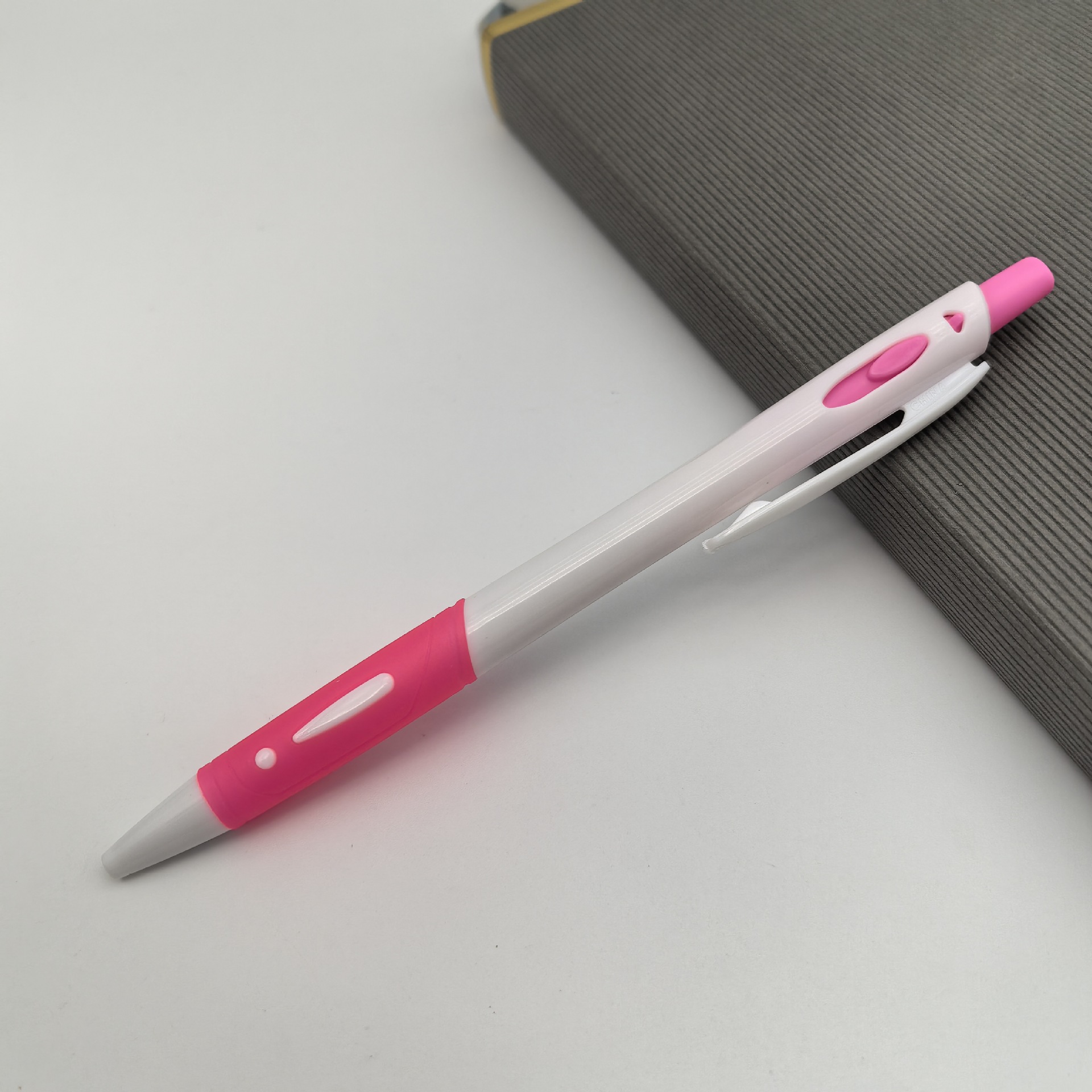 Bolígrafo publicitario de color mayorista transfronterizo bolígrafo de bolas de impresión de logotipo blanco bolígrafo de regalo publicitario