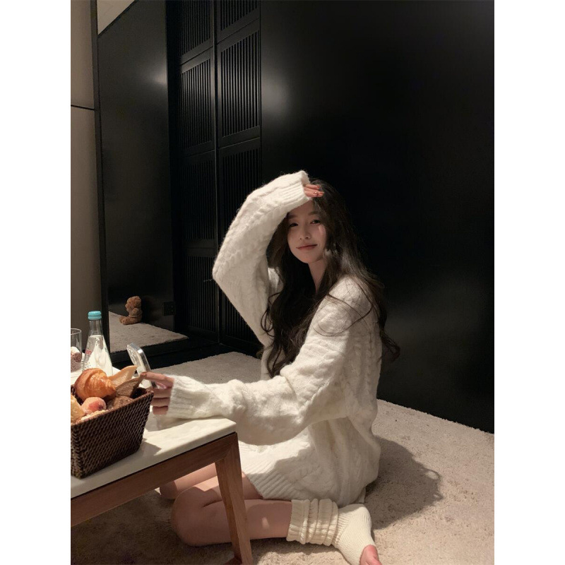 Real Shot Autumn and Winter Soft Waxy Warm Outer Lazy Style V-Neck Twist Thickened Sweater Long Knitted Top