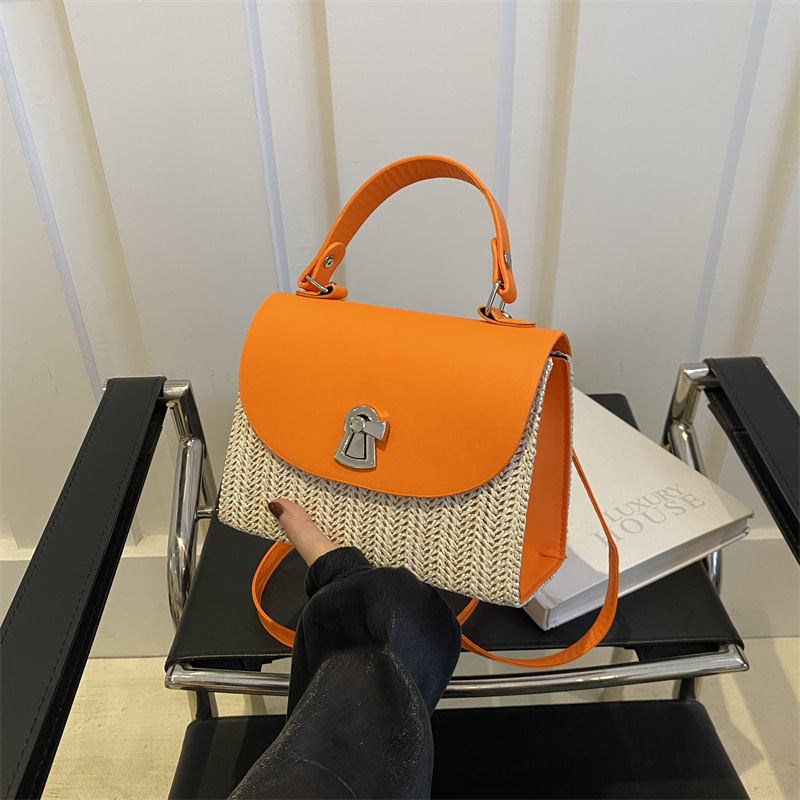 Color-Blocking-Hand-gehaltenes kleines Quadrat für Frauen 2024 neue Sommer koreanische Version modische Lock Gras gewebt lässig_voghion.com