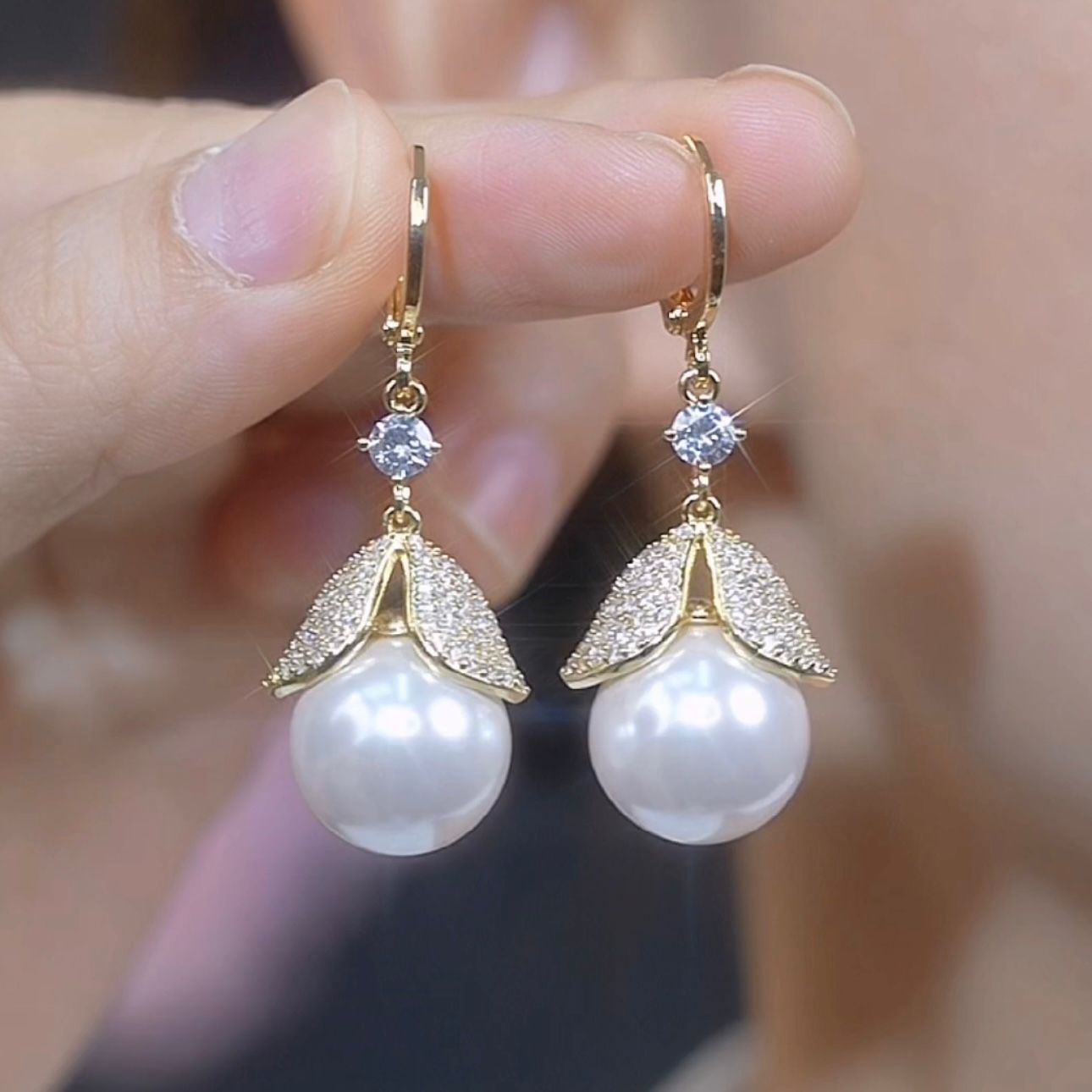 Elegant and elegant diamond-encrusted white pearl earrings women's light luxury and elegant high-end sense 2024 Internet-famous new trendy earrings
