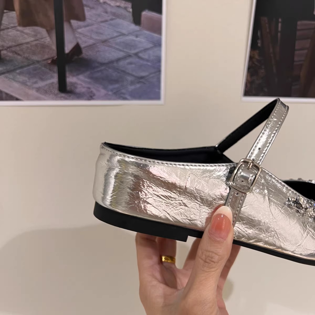 Aumento interior 3CM punta puntiaguda plata diamantes de imitación Baotou medias pantuflas zapatos de mujer ropa exterior 2025 primavera y verano zapatos franceses individuales
