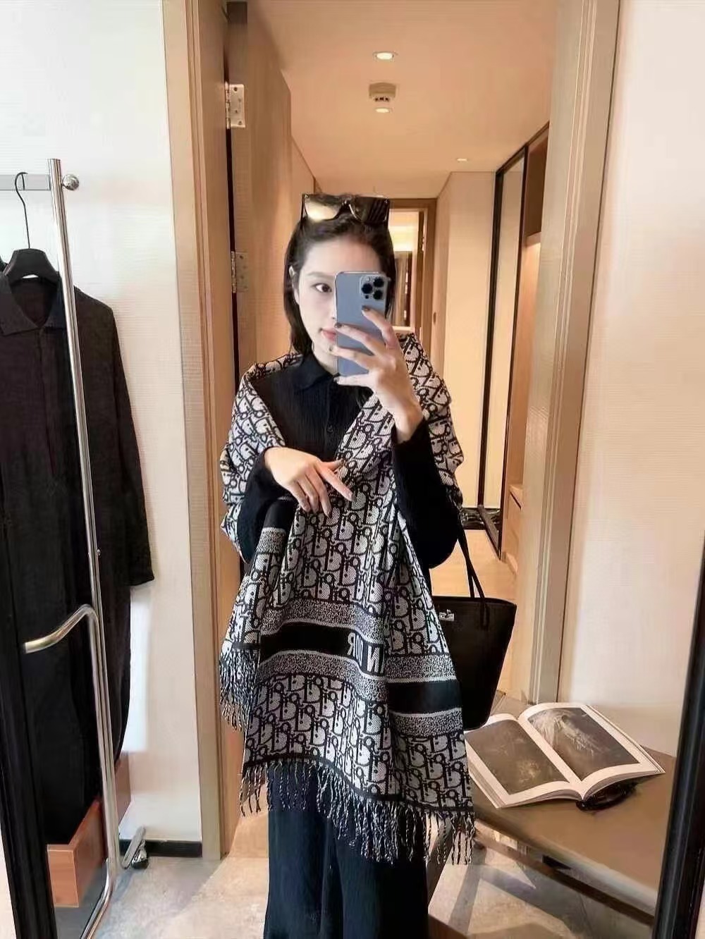 秋冬の新型D字のマフラーの女性はカシミヤのマフラーのフリンジの両面のマントをまねて保温して首を囲みます。