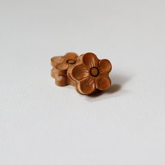 Hand-carved DIY accessories for jewelry, stringing beads, flowers, bracelets, key chains and pendants 