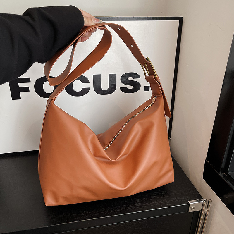 Borsa a tracolla da donna di grande capacità, alla moda per l'autunno, ideale per gli spostamenti quotidiani, modello semplice e trendy per studentesse, nuovo modello 2026 in nero._voghion.com