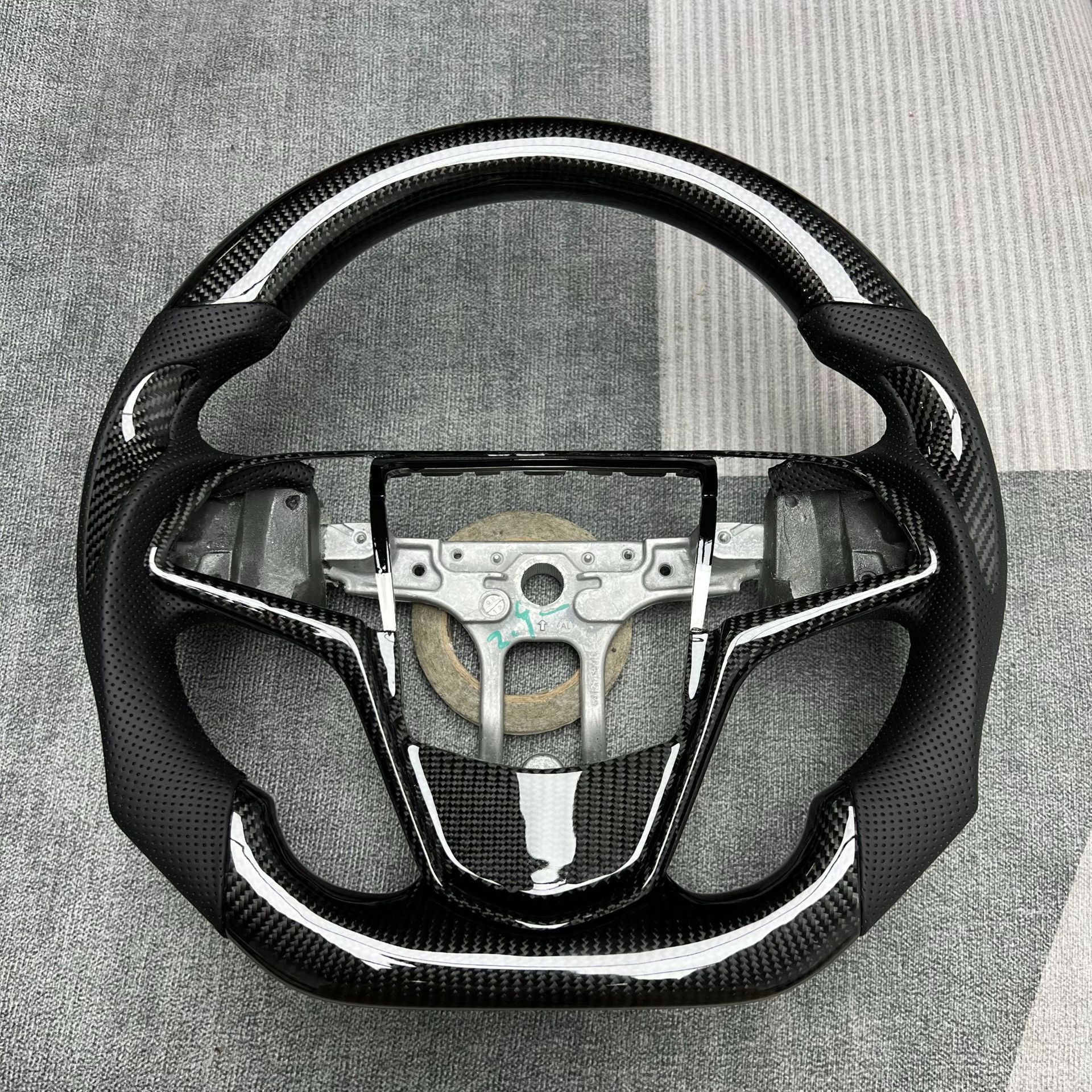 Carbon Fiber Steering Wheel Modification Is Suitable for Cadillac Models, Car Interior Steering Wheel Cover Processing and Customization