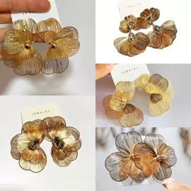 耳坠;耳环;项圈