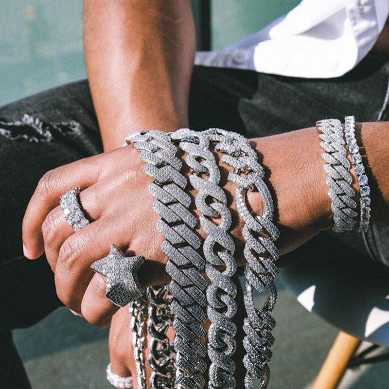 Nouveau collier pour homme Amazon, style hip-hop, orné de zircon infini de 15 mm de large et entièrement serti de diamants. Disponible pour_voghion.com