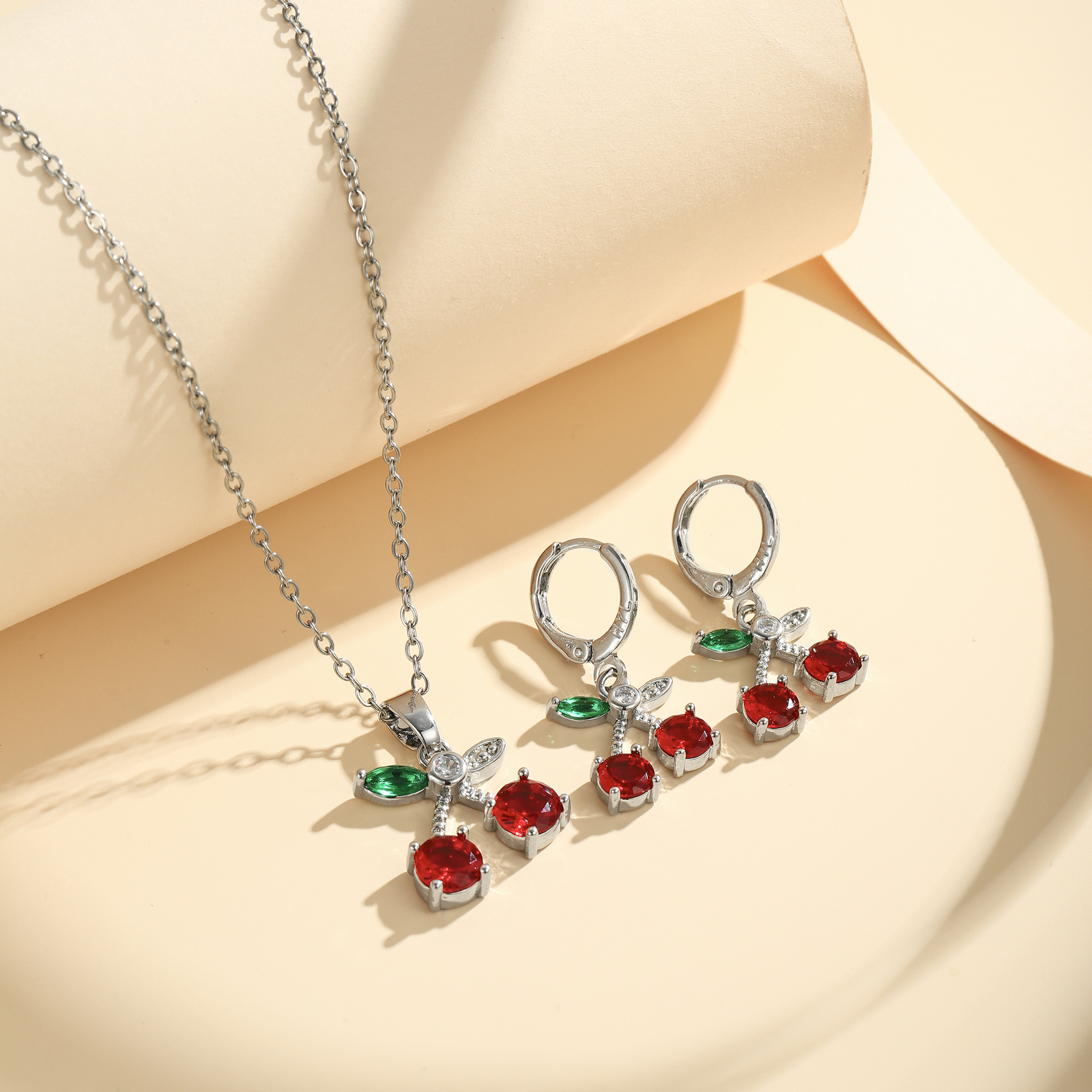 Comercio exterior transfronterizo estilo bohemio moda collar de cereza roja pendientes joyería conjunto de joyería de cobre chapado en oro para mujeres image 3