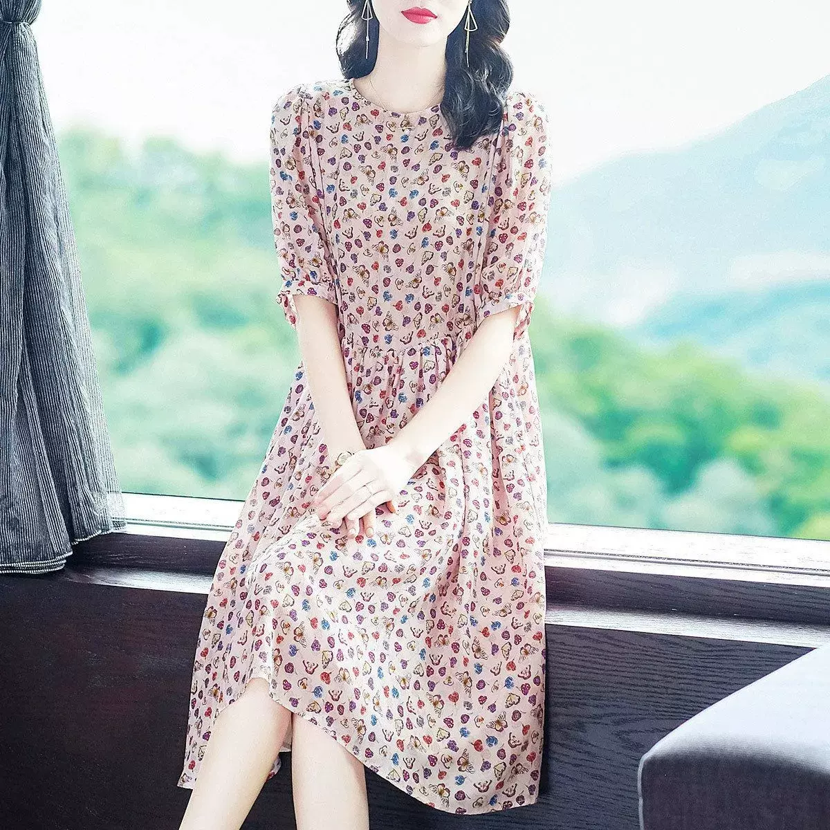 2026夏季新款高档真丝宽松大码女装薄款清凉飘逸圆领中袖连衣裙