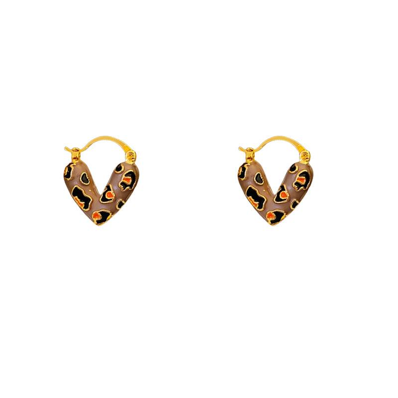 Oro real electrochapado aceite de gota encantadora hebilla de oreja de metal Otoño e Invierno retro pendientes elegantes pendientes de alto grado para las mujeres al por mayor
