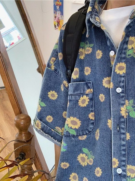 Retro apenada camisa de mezclilla verano de los hombres Hong Kong estilo completo impreso Daisy lavado camisa de moda suelta camisa de manga corta de moda