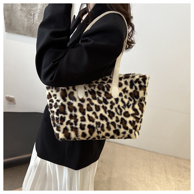 Cross-border quality plush bag, women's leopard print large-capacity tote bag, new lightweight Korean-style fashionable commuting single-shoulder bag undefined