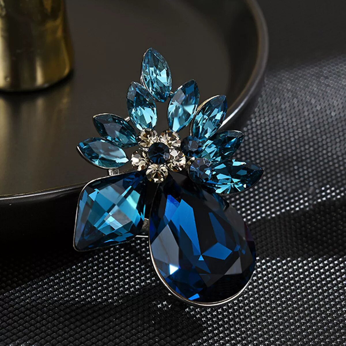 Broche florale exquise en cristal, style européen et américain, pour femme. Accessoire de mode luxueux et élégant._voghion.com