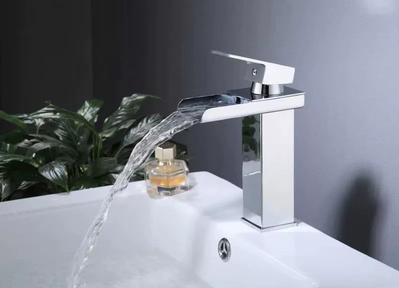 Настольная раковина с краном для воды