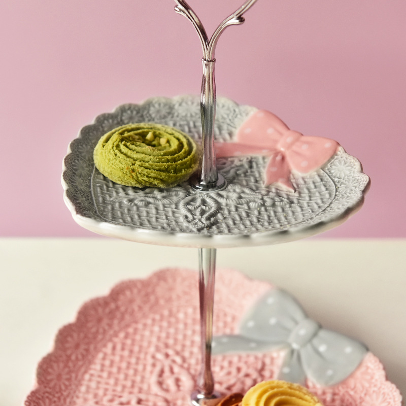 Placa de pastel de doble capa de estilo europeo, delicioso plato de dulces de postre de té de la tarde con ceremonia