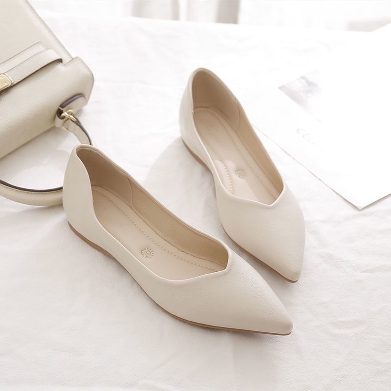 Zapatos de caída superficiales para mujeres de otoño nuevos zapatos de trabajo simples y ligeros de tacones planos con punta de un pie de zapatos de trabajo de base suave