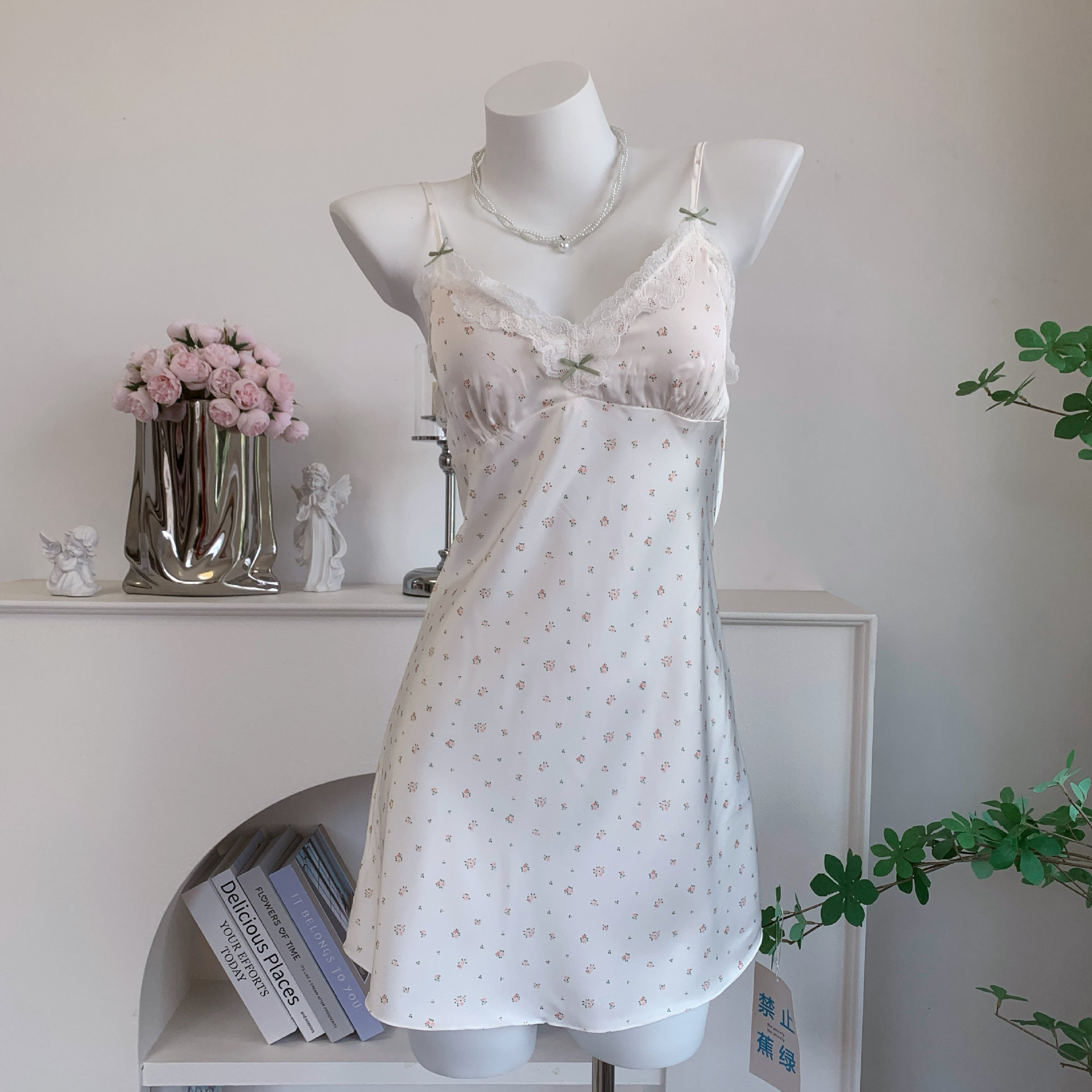 [Sweet little floral] summer new nightgown suspenders cute floral home clothes little fresh girl snow silk