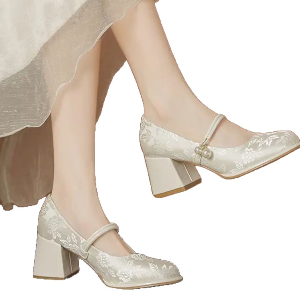 Cheongsam Guofeng Marizhen zapatos de mujer 2026 zapatos de cabeza cuadrada de primavera de mujer nuevos zapatos chinos de tacón alto suaves zapatos de dama de honor