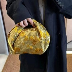 歓姉同型金色模様ハンドバッグ2025新型大衆デザイン弁当箱バッグ新中国式しわ雲バッグ