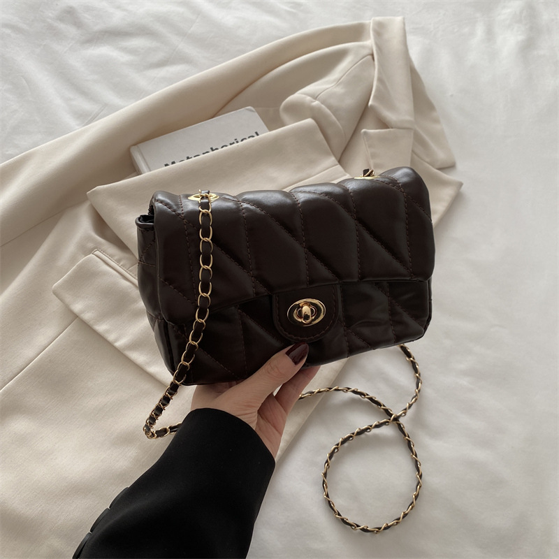 Bolsa de alta calidad de moda retrógrada pequeña bolsa de estilo de estilo de mujer nueva bolsa de cadena de diamante diseño de nicho simple de hombro