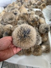 现货8cm天然色真毛兔皮毛球逗猫丰容玩具有橡皮筋皮草挂件配饰