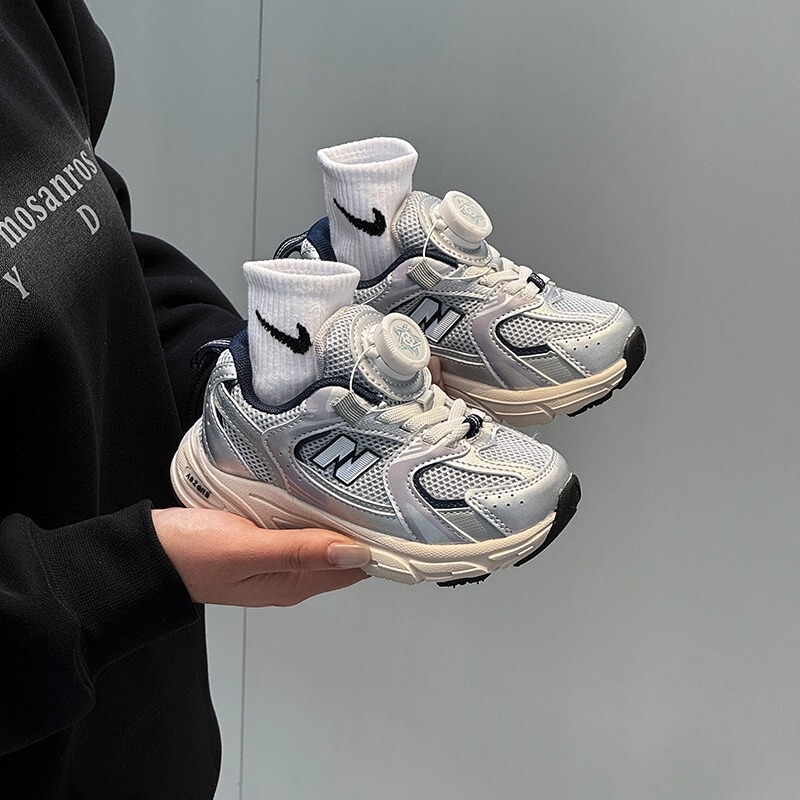 2025 秋の新ファッション男の子スポーツシューズ回転バックル女の子の靴子供のランニングシューズお父さん靴ダブルネット|undefined