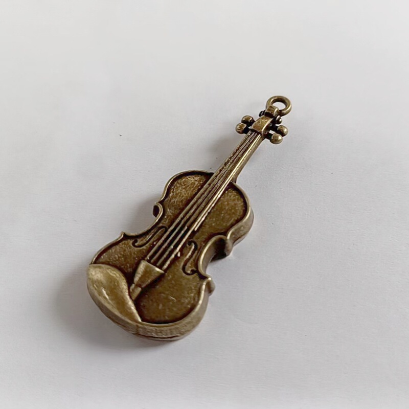 Retro guitar violin keychain creative personality key ring chain pendant accessories cross-border jewelry wholesale