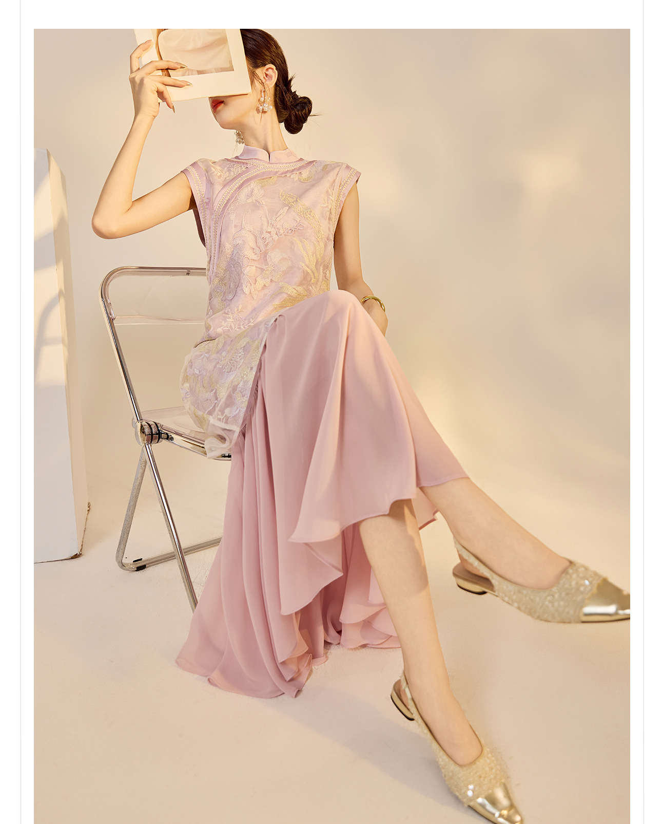 Đầm sườn xám cổ đứng tay lỡ in họa tiết đính cườm cao cấp phong cách Tân Trung Hoa — màu vàng, màu tím chi tiết 8