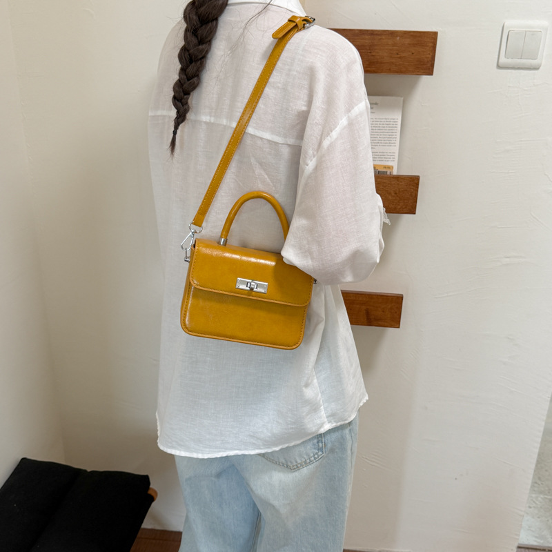2026 nueva moda de alta sensación bolso bolso pequeño bolso cuadrado de mujer bolso de hombro de estilo extranjero bolso de transporte diario