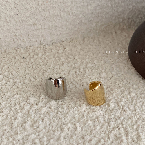 Niche elegant ear clip without piercing, feminine style, fashionable retro Hong Kong style ear bone clip, cool style earrings