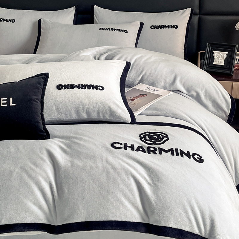 Fabricantes al por mayor de leche de lana de cama de cuatro piezas en invierno grueso 2025 nuevo conjunto de sábanas de lana de coral de tres piezas