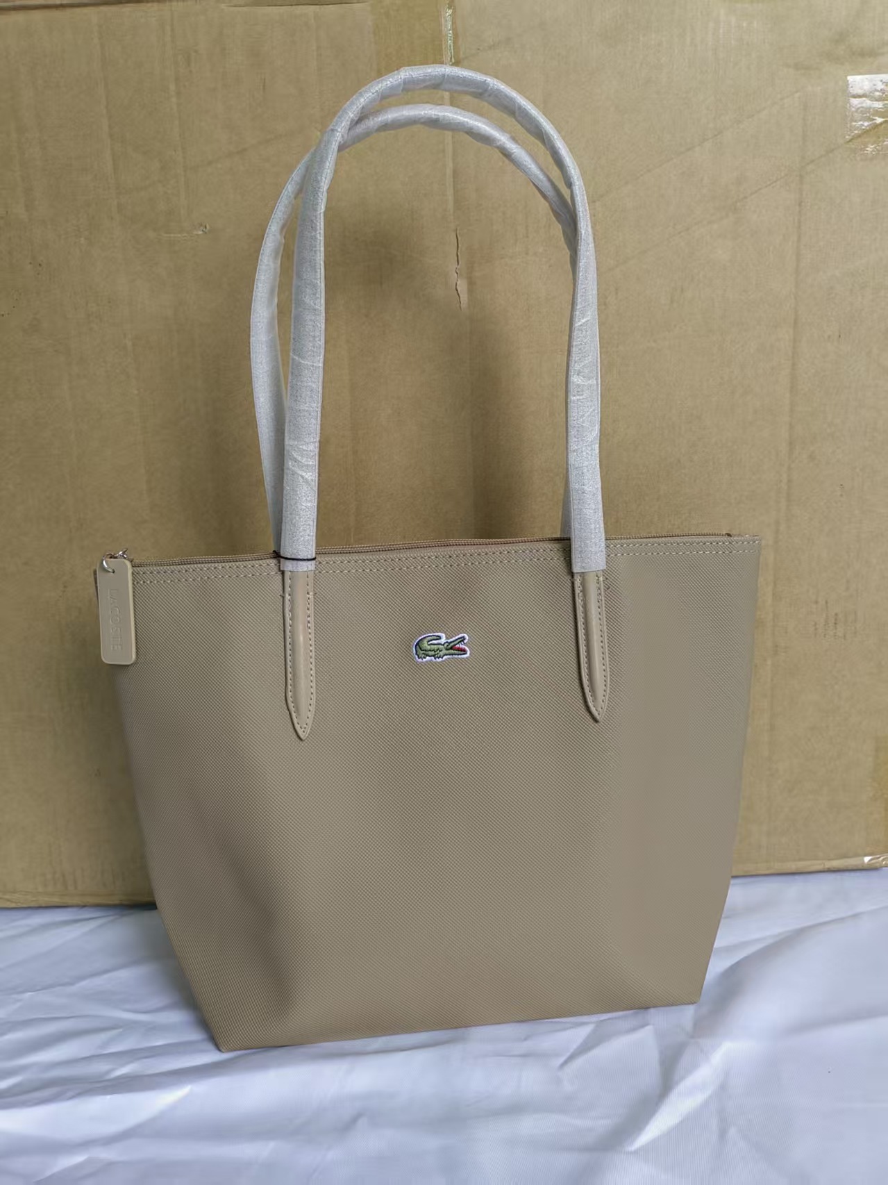 Medium -sized khaki