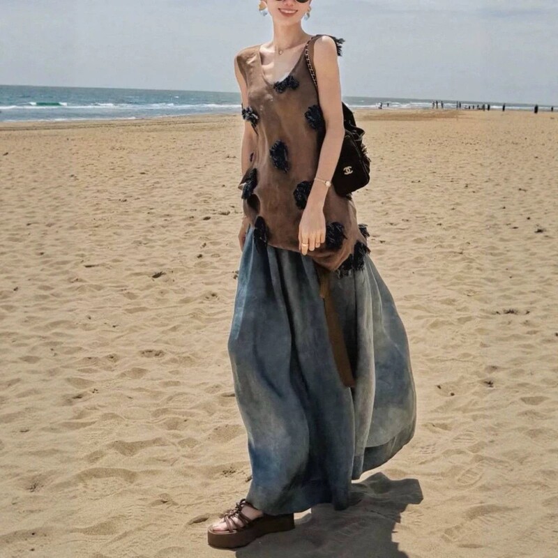 uma old money style cut-out craft blended sleeveless tank top and blue cupro silk gradient cool-toned skirt