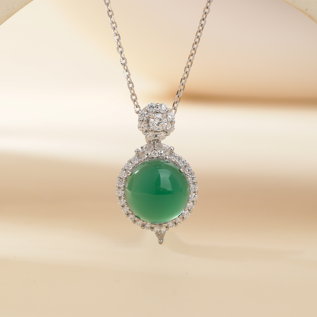 S925 plata de ley de alta calidad diamante con incrustaciones de calcedonia verde natural collar de fideos de huevo nuevo estilo chino cadena de clavícula de todo fósforo