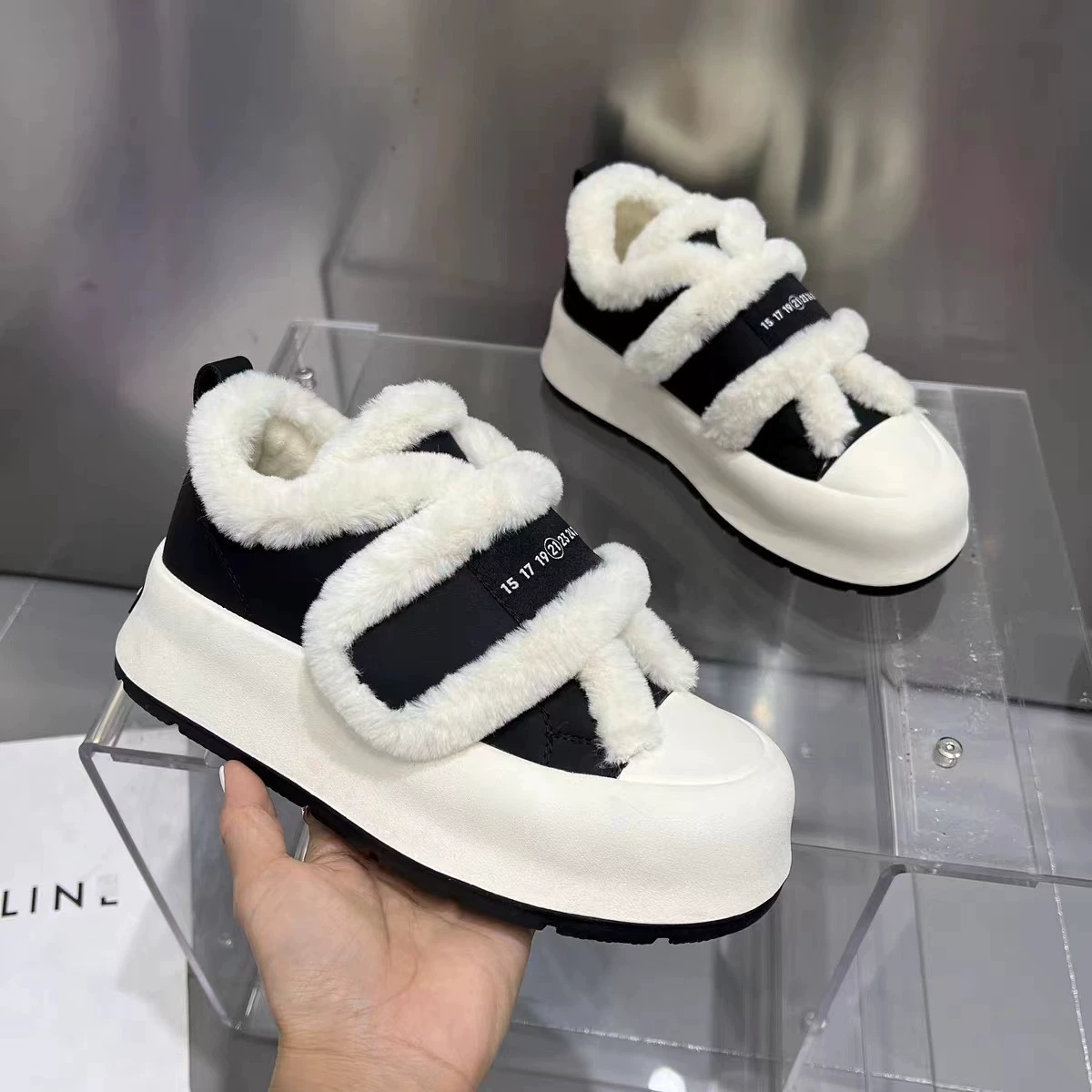 Липучка плюс бархат маленькие белые туфли женские 2024 новые осенние и зимние теплые пушистые хлопчатобумажные туфли на толстой подошве спортивные повседневные кроссовки